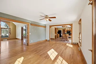 211  Erin Ct, West Bend, WI 53095 - Photo 6