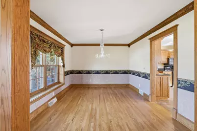 211  Erin Ct, West Bend, WI 53095 - Photo 18