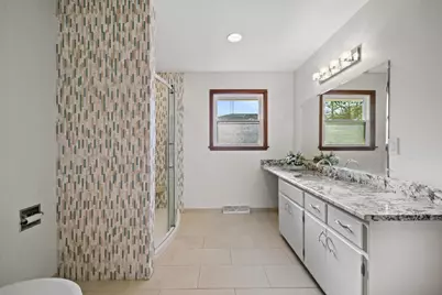 726  Royal Park Rd, Racine, WI 53402 - Photo 26