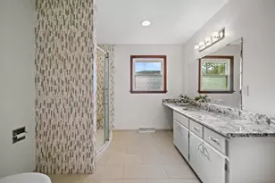 726 Royal Park Rd, Racine, WI 53402 - Photo 26