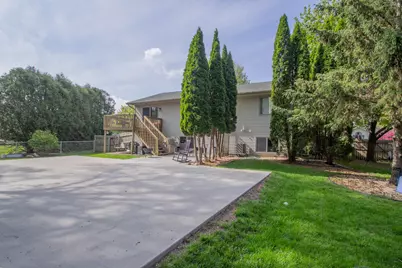 509  Mary Knoll Ln, Watertown, WI 53098 - Photo 12