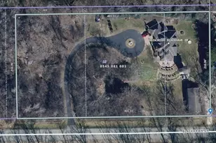 N61W38100 Blackhawk Dr, Oconomowoc, WI 53066 - Photo 2