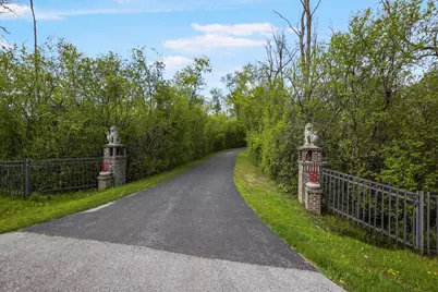 N61W38100  Blackhawk Dr, Oconomowoc, WI 53066 - Photo 4