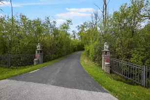 N61W38100 Blackhawk Dr, Oconomowoc, WI 53066 - Photo 4