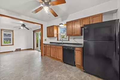 8924 W Lincoln Ave, West Allis, WI 53227 - Photo 6