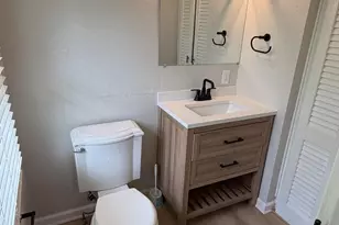 5225 Tuckaway Dr, Greenfield, WI 53221 - Photo 10