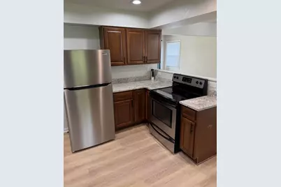 5225  Tuckaway Dr, Greenfield, WI 53221 - Photo 8