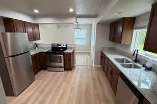 5225 Tuckaway Dr, Greenfield, WI 53221 - Photo 6