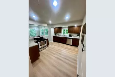 5225  Tuckaway Dr, Greenfield, WI 53221 - Photo 22