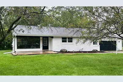 5225  Tuckaway Dr, Greenfield, WI 53221 - Photo 2