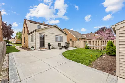3334 W Lakefield Dr, Milwaukee, WI 53215 - Photo 4