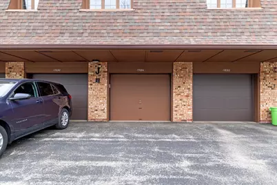 17694  Nassau Dr, Brookfield, WI 53045 - Photo 8