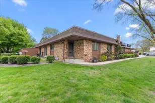 17694 Nassau Dr, Brookfield, WI 53045 - Photo 2