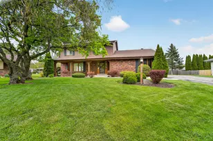 4332 Chekanoff Dr, Racine, WI 53403 - Photo 2