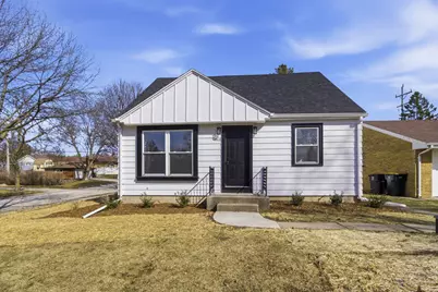 4076 N 93rd St, Wauwatosa, WI 53222 - Photo 2