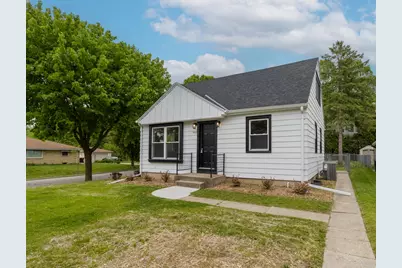 4076 N 93rd St, Wauwatosa, WI 53222 - Photo 2