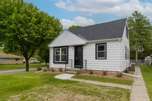 4076 N 93rd St, Wauwatosa, WI 53222 - Photo 2