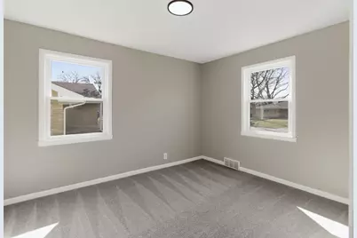4076 N 93rd St, Wauwatosa, WI 53222 - Photo 8