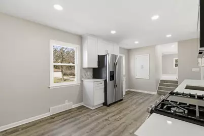4076 N 93rd St, Wauwatosa, WI 53222 - Photo 4