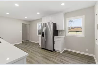 4076 N 93rd St, Wauwatosa, WI 53222 - Photo 6