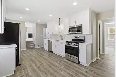 4076 N 93rd St, Wauwatosa, WI 53222 - Photo 4
