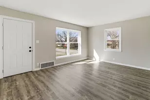 4076 N 93rd St, Wauwatosa, WI 53222 - Photo 12