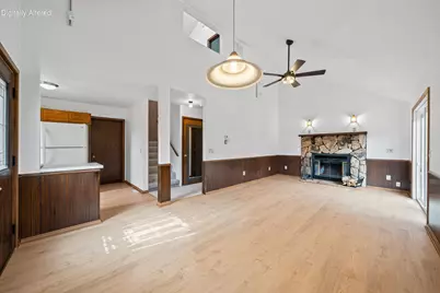 W5928  Mariner Hills Ct, La Grange, WI 53121 - Photo 2
