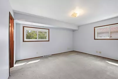 6994 N Range Line Rd, Glendale, WI 53209 - Photo 16