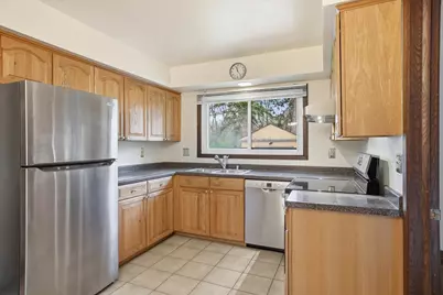 6994 N Range Line Rd, Glendale, WI 53209 - Photo 10