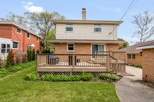 10422 W Hillside Ave, Wauwatosa, WI 53222 - Photo 4