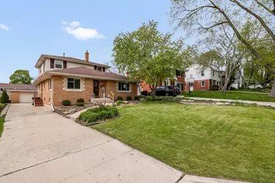 10422 W Hillside Ave, Wauwatosa, WI 53222 - Photo 2