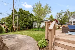 10422 W Hillside Ave, Wauwatosa, WI 53222 - Photo 6