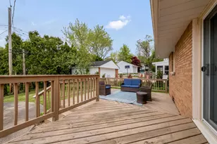 10422 W Hillside Ave, Wauwatosa, WI 53222 - Photo 8