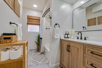 10422 W Hillside Ave, Wauwatosa, WI 53222 - Photo 20