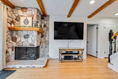 10422 W Hillside Ave, Wauwatosa, WI 53222 - Photo 24