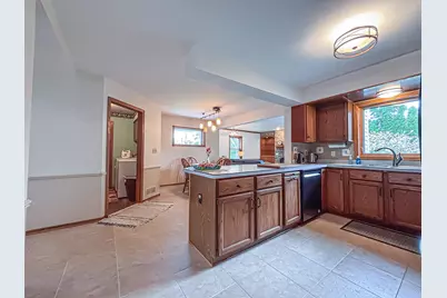13130 W Scarborough Dr, New Berlin, WI 53151 - Photo 14