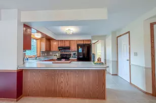 13130 W Scarborough Dr, New Berlin, WI 53151 - Photo 12