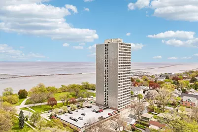 2525 S Shore Dr #14B, Milwaukee, WI 53207 - Photo 26