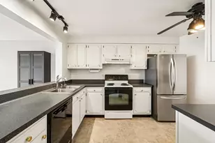 2525 S Shore Dr, Milwaukee, WI 53207 - Photo 30
