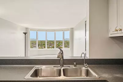 2525 S Shore Dr #14B, Milwaukee, WI 53207 - Photo 32