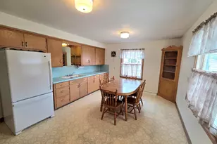 1288 Marian Ln, Green Bay, WI 54304 - Photo 8