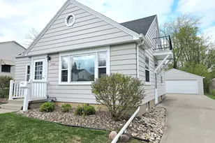 1288 Marian Ln, Green Bay, WI 54304 - Photo 2