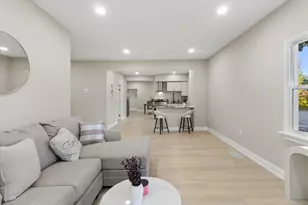 6800 Auburn Ave, Wauwatosa, WI 53213 - Photo 6