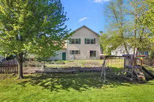 1108 E Pinecrest Ln, Elkhorn, WI 53121 - Photo 14