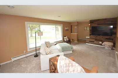 2132  Rambling Rose Rd, Waukesha, WI 53186 - Photo 6