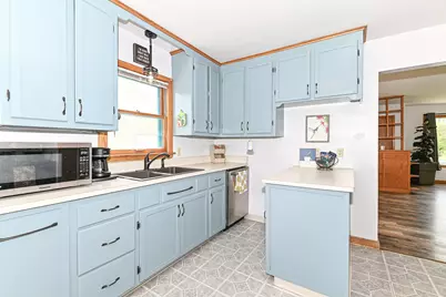 2746 S 77th St, West Allis, WI 53219 - Photo 14