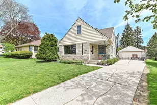 2746 S 77th St, West Allis, WI 53219 - Photo 2