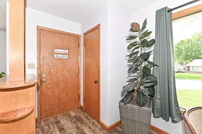2746 S 77th St, West Allis, WI 53219 - Photo 16