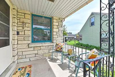 2746 S 77th St, West Allis, WI 53219 - Photo 4