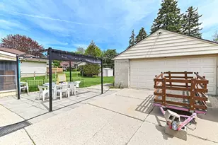 2746 S 77th St, West Allis, WI 53219 - Photo 26